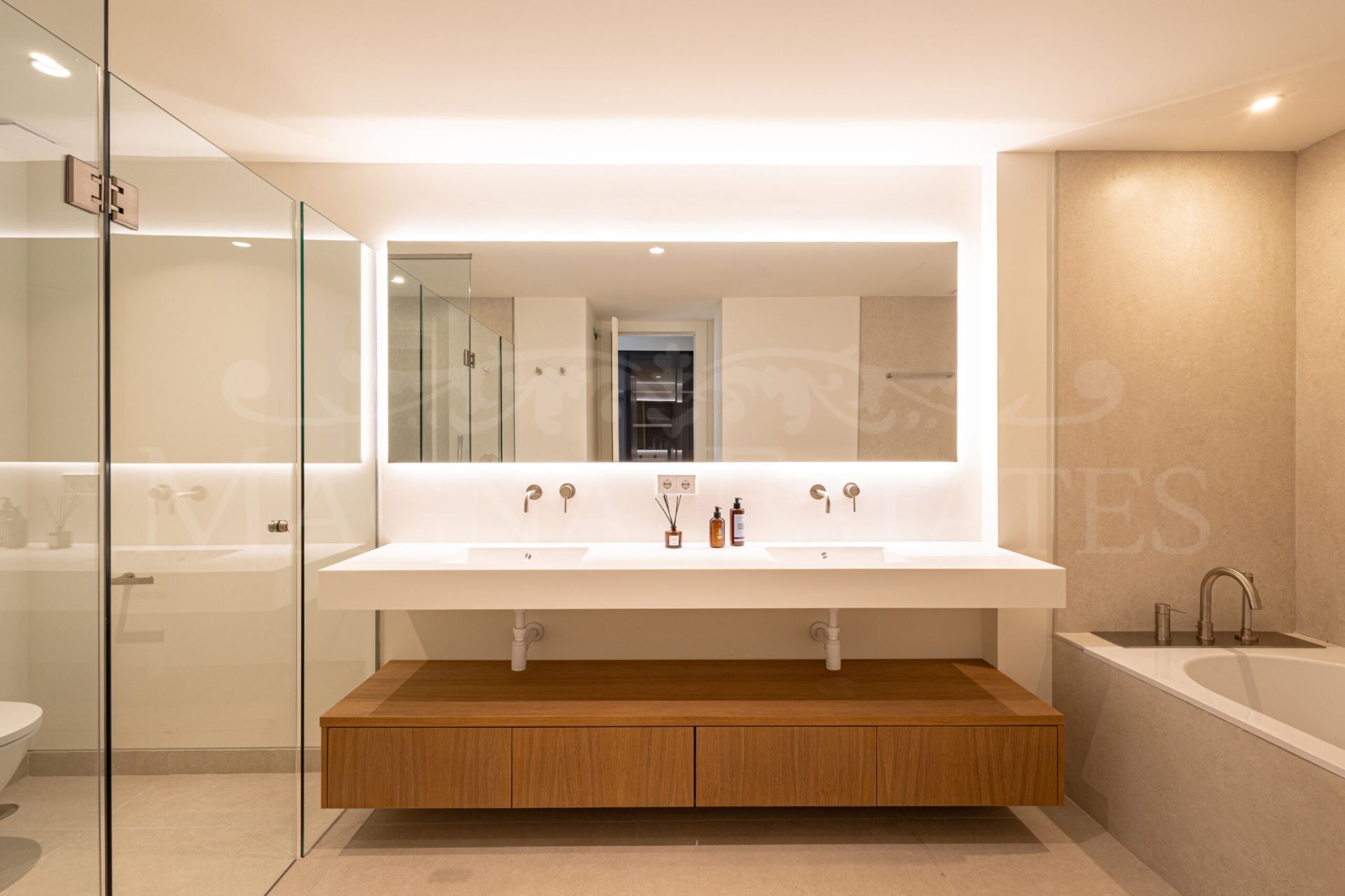 Apartamento moderno en la Milla de Oro de Marbella