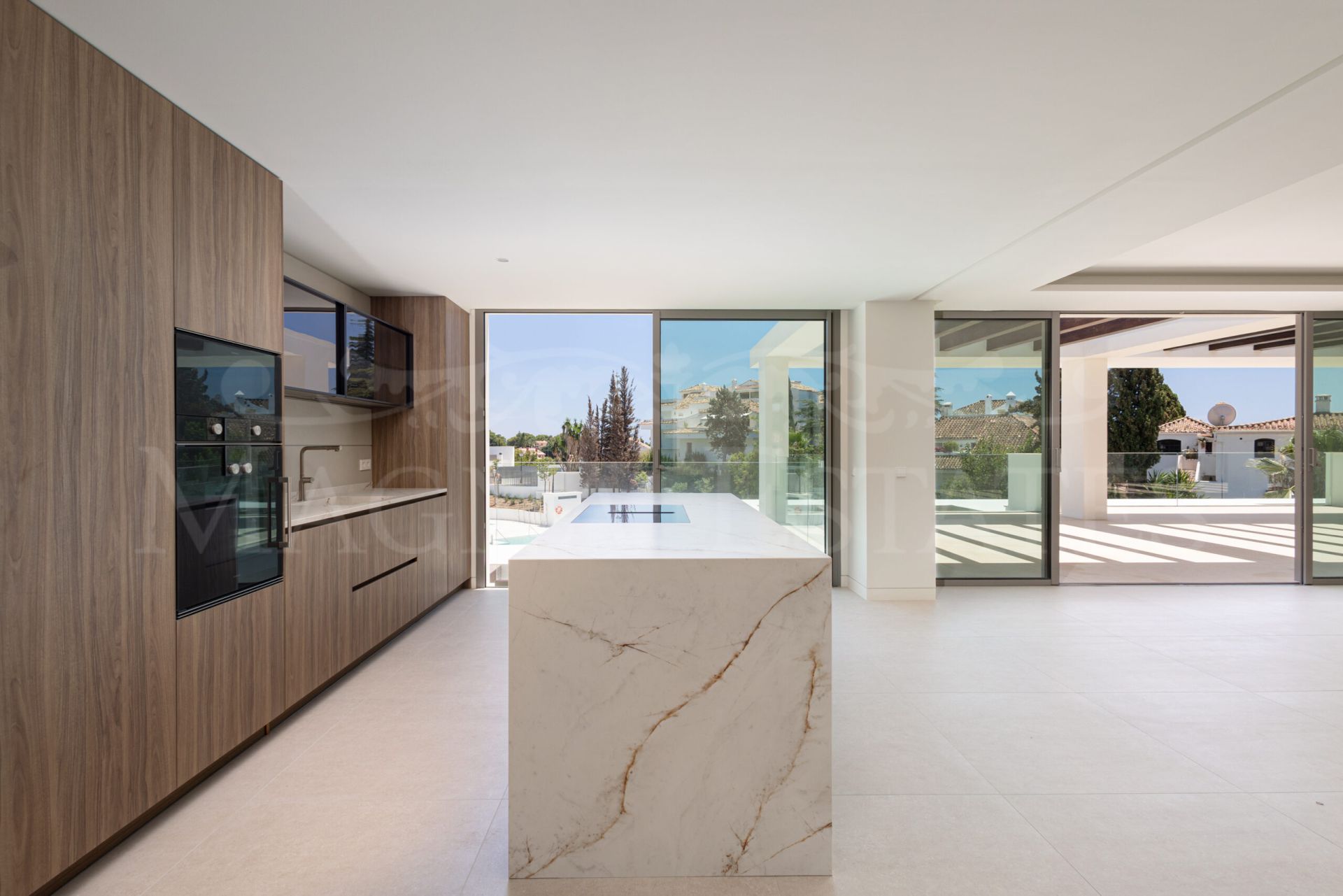 Apartamento moderno en la Milla de Oro de Marbella