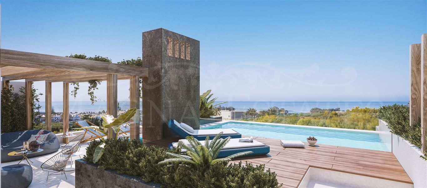 Villa – chalet adosados en Rio Real, Marbella, con vistas al mar
