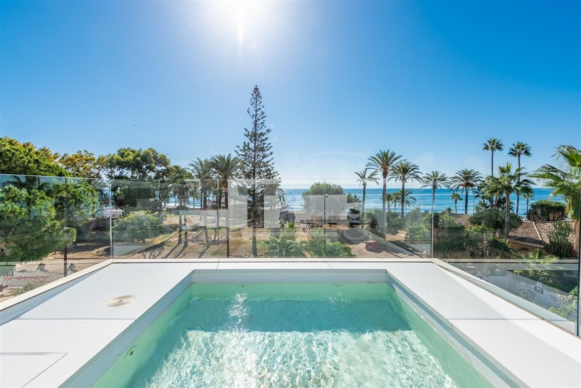 Newly built villa by the sea in San Pedro Alcántara, Marbella