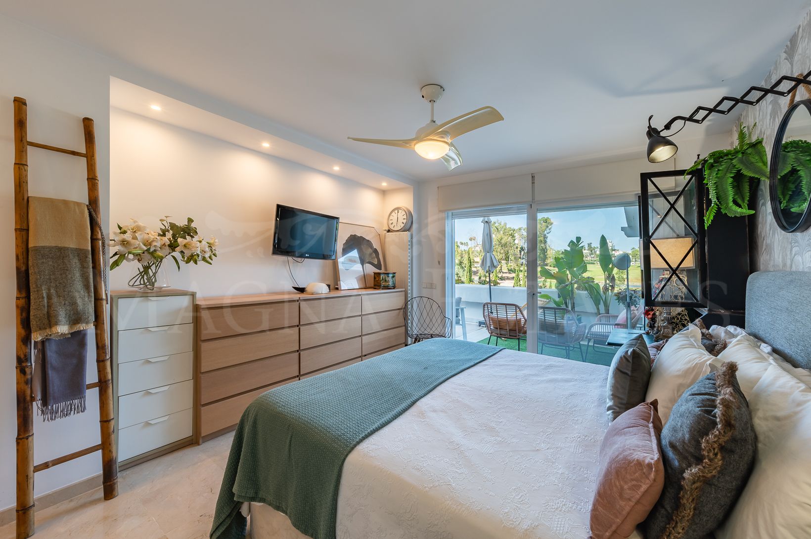 Wonderful 3+1 bedroom apartment very refurbished frontline golf in Guadalmina Alta