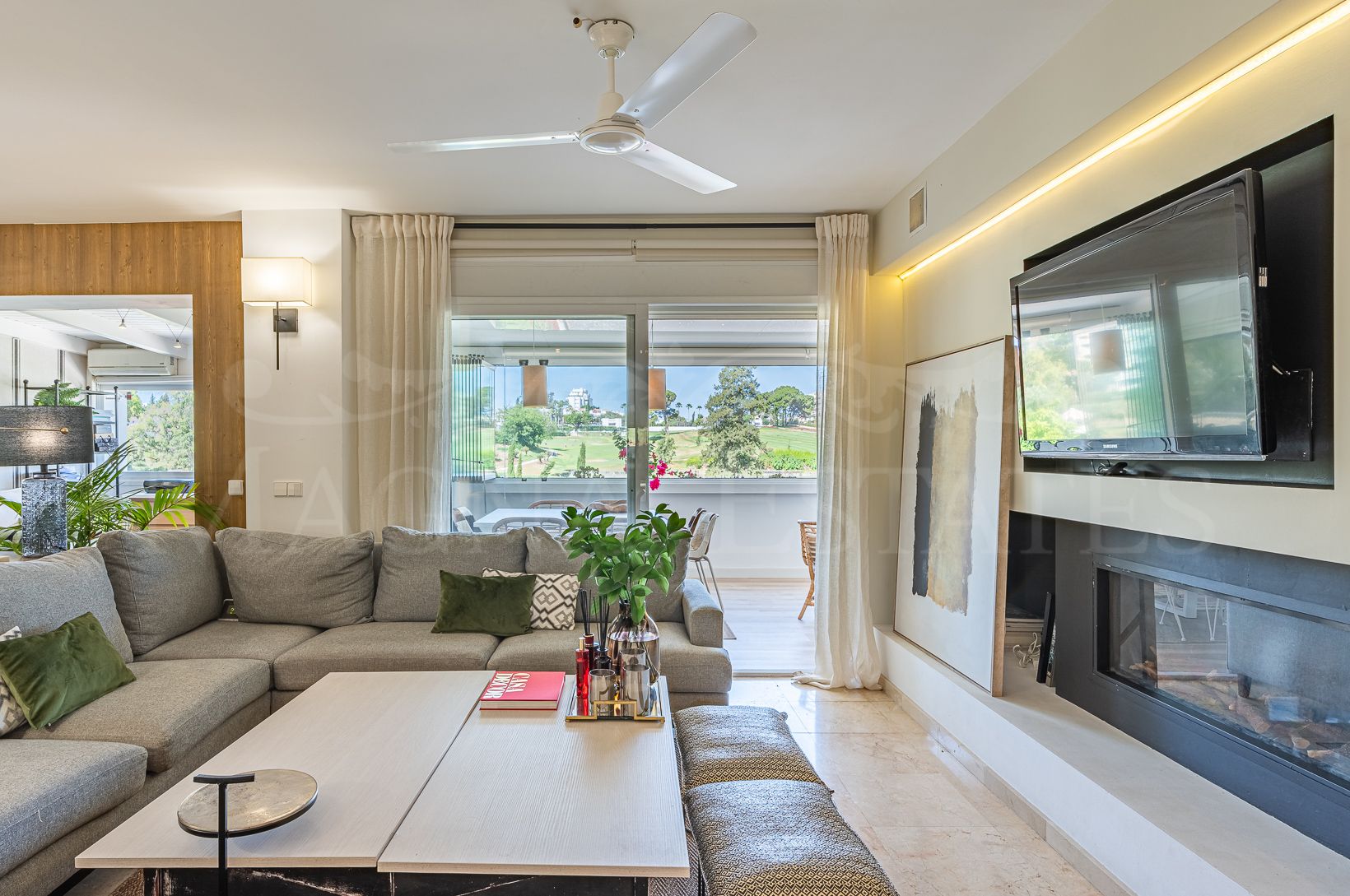 Wonderful 3+1 bedroom apartment very refurbished frontline golf in Guadalmina Alta