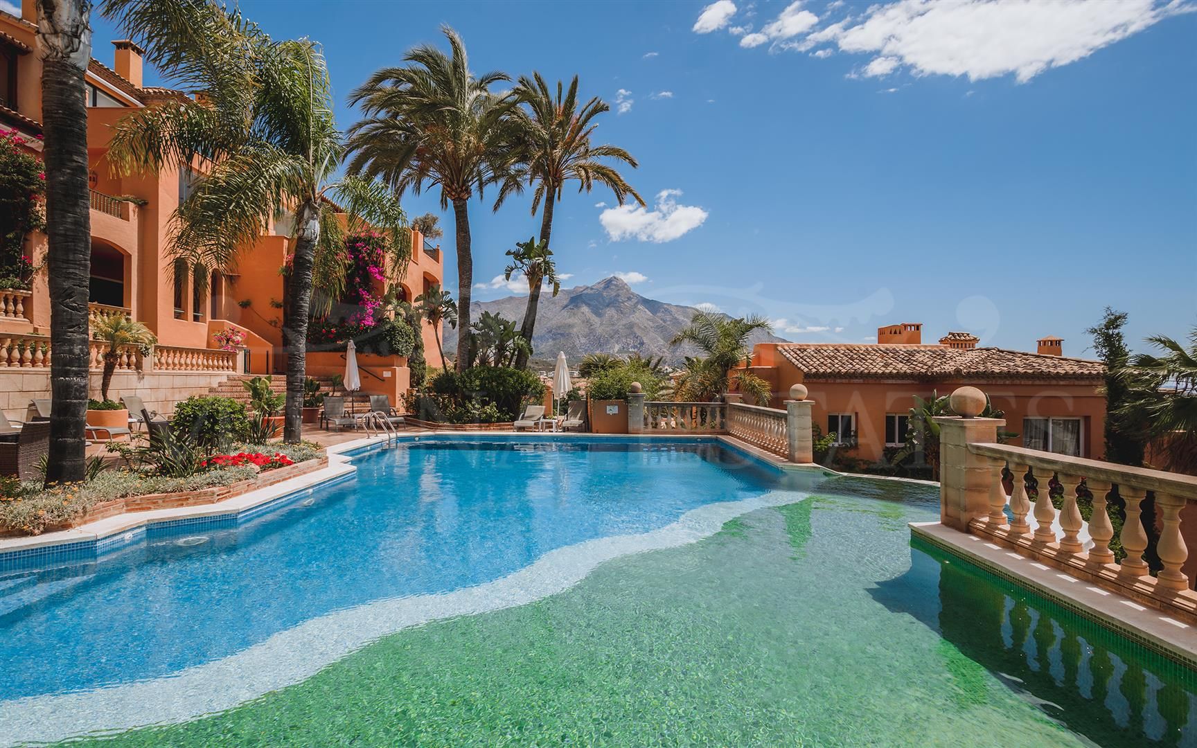 Duplex penthouse in Les Belvederes with open views to the sea, in Nueva Andalucia, Marbella