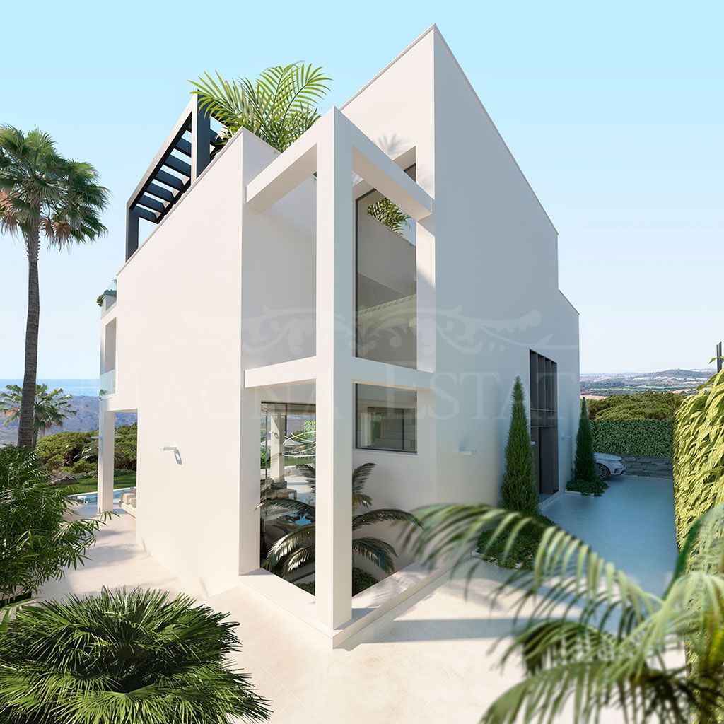 Opportunity: Brand new villa in Estepona Golf, at a very good price.