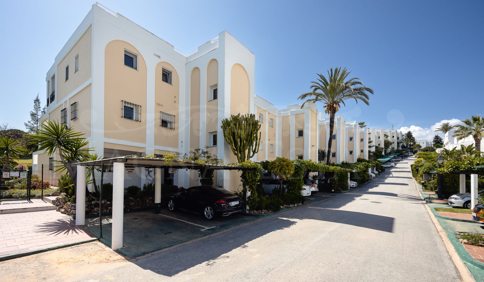 Completely refurbished 3 bedroom apartment on the first line of Golf in La Quinta