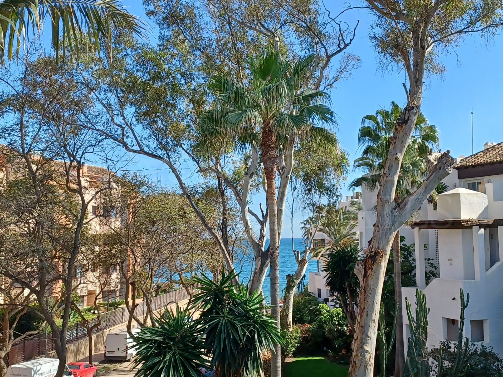 Corner duplex penthouse with sea views in Ventura del Mar, Puerto Banús
