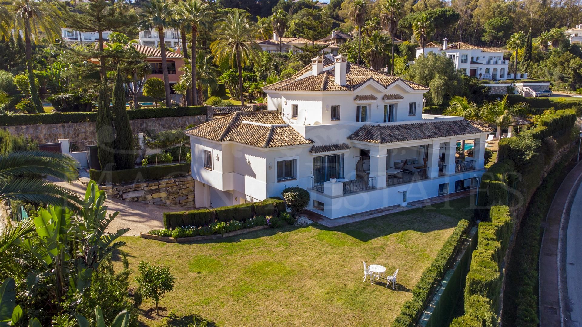 Villa de estilo andaluz reformada en Nueva Andalucía – Las Brisas