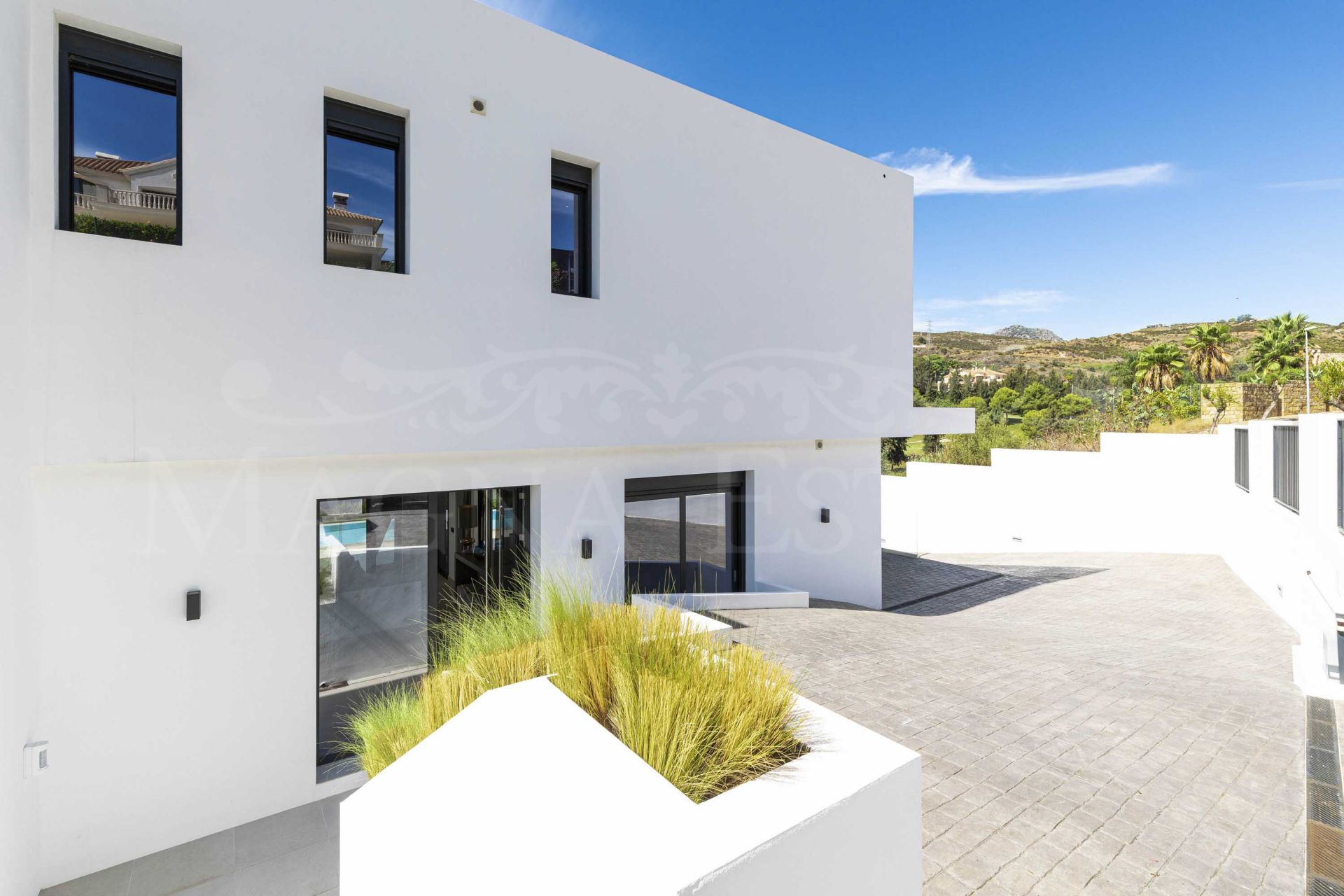 Brand new contemporary style villa in La Alquería, Benahavís