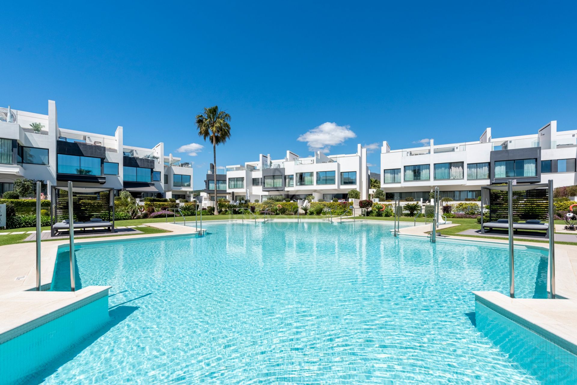 Pareado en The Island, Estepona