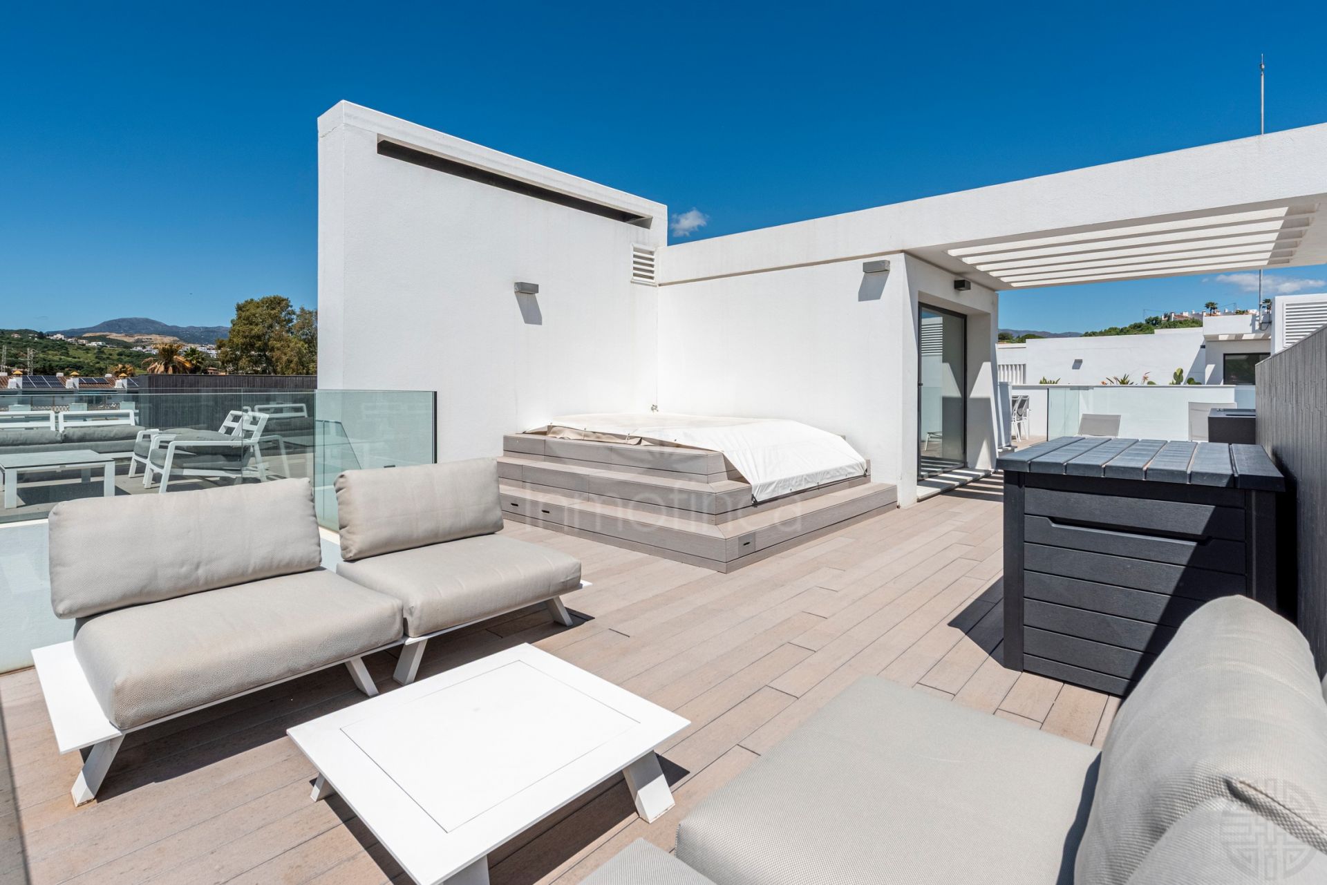 Pareado en The Island, Estepona