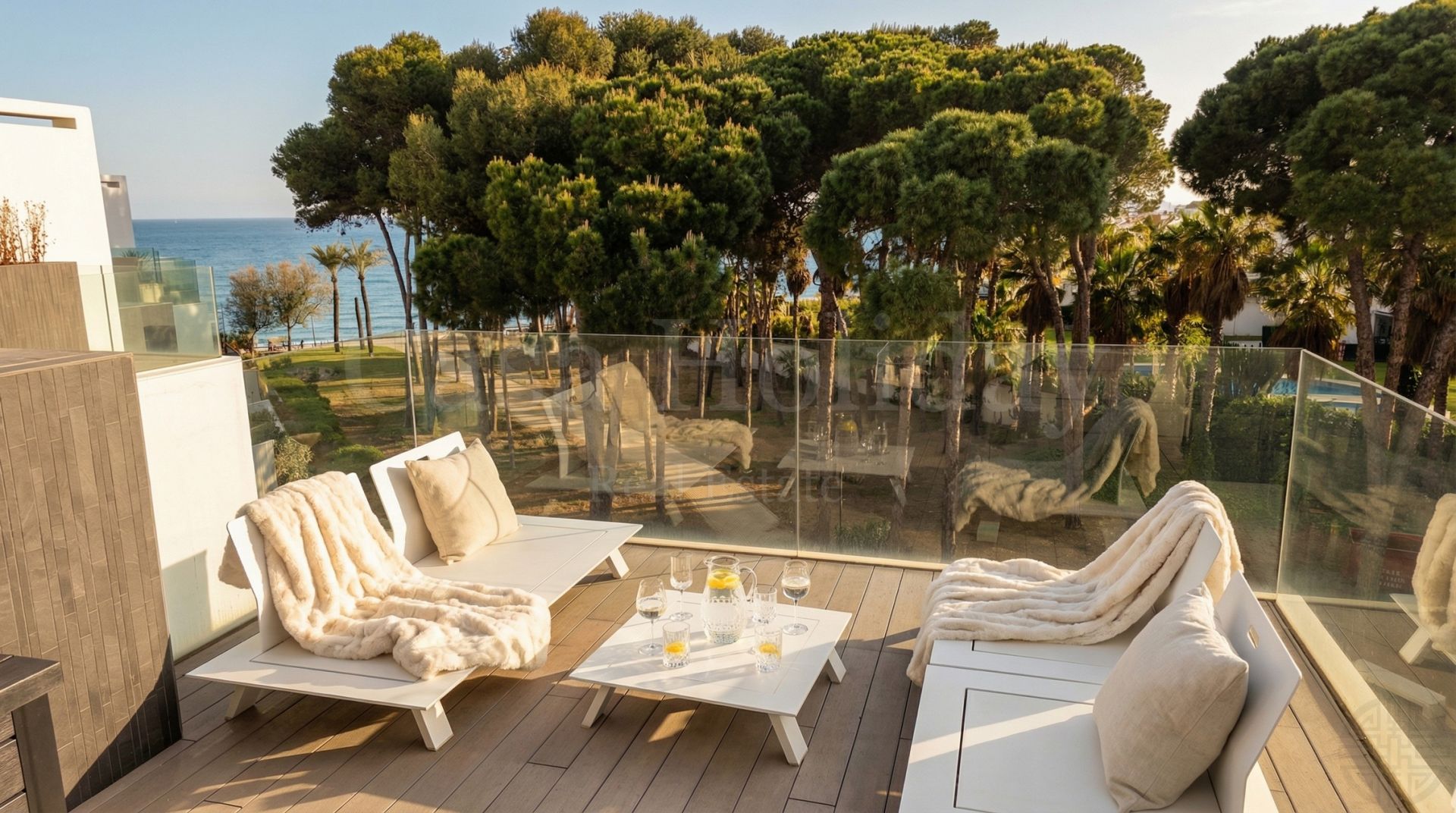 Pareado en The Island, Estepona