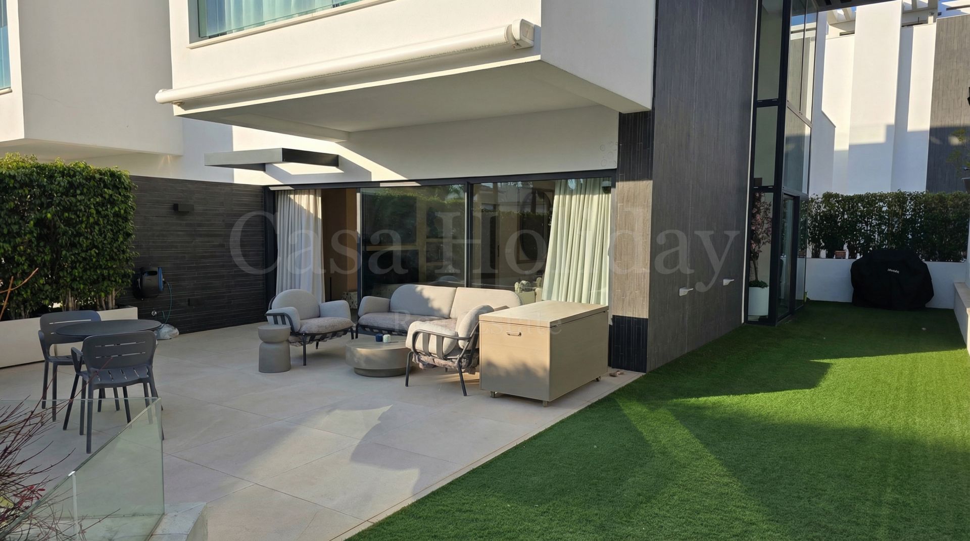 Pareado en The Island, Estepona