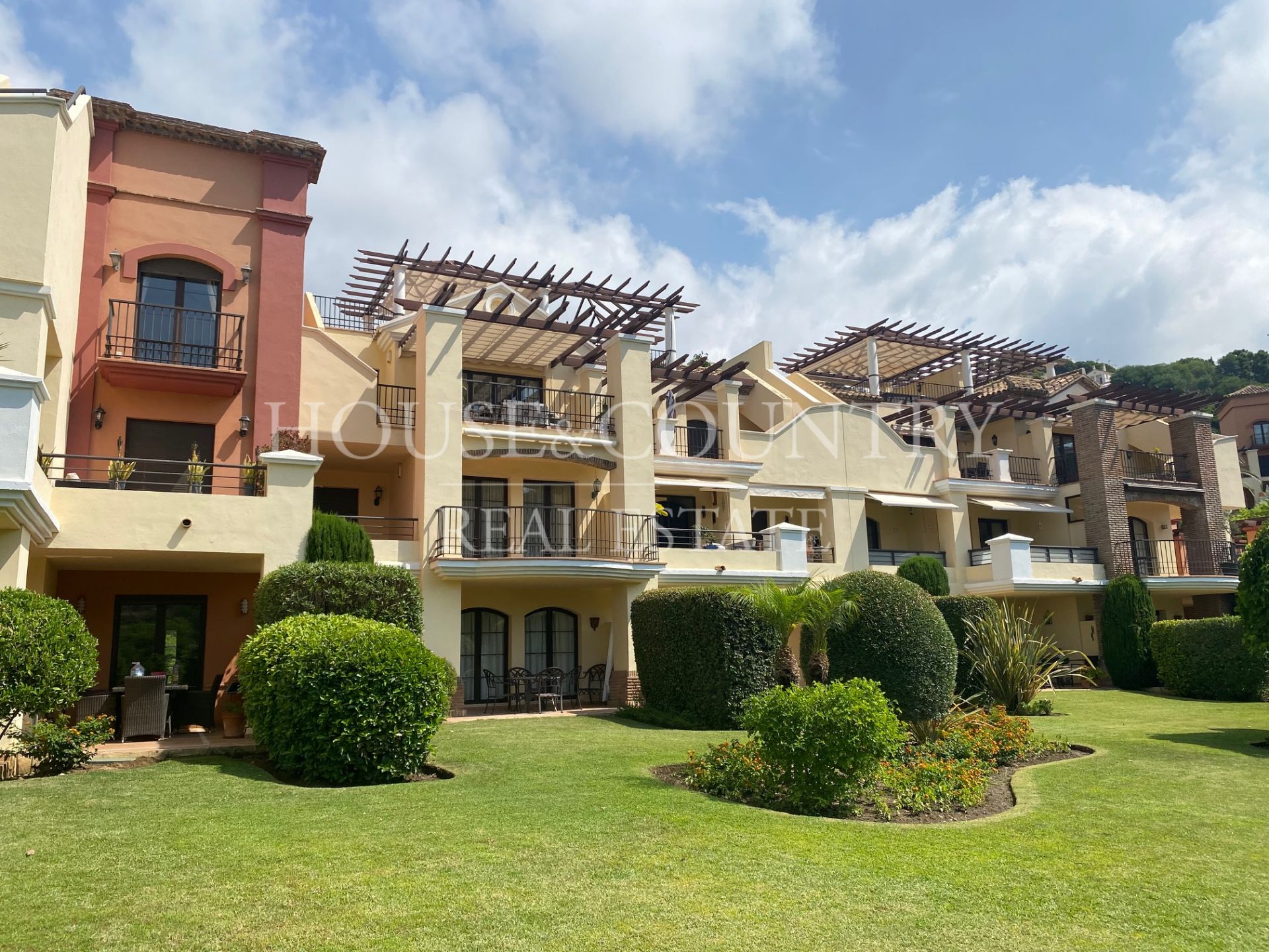 Apartment in Los Arqueros, Benahavis