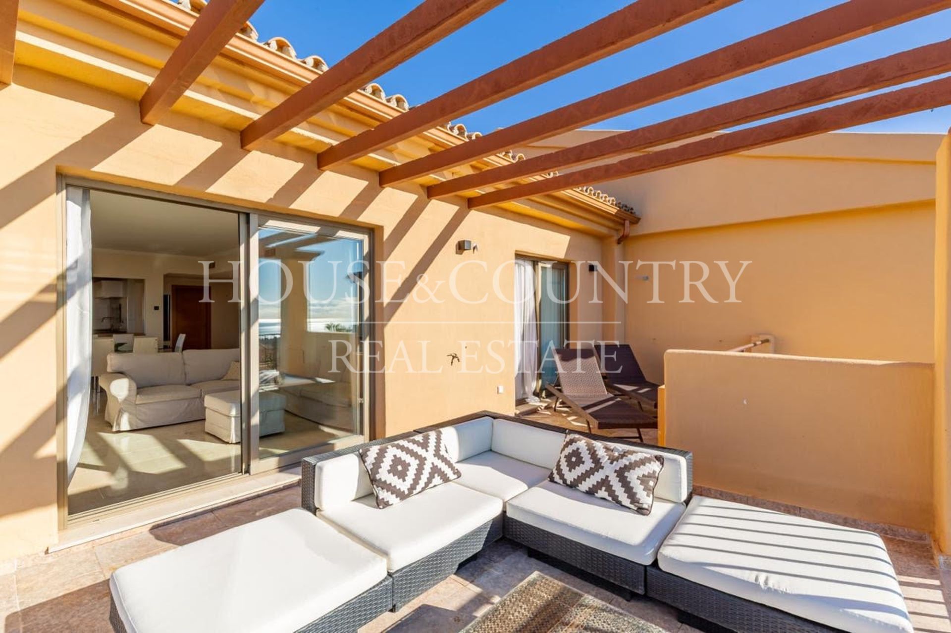 Penthouse in Hacienda del Señorio de Cifuentes, Benahavis