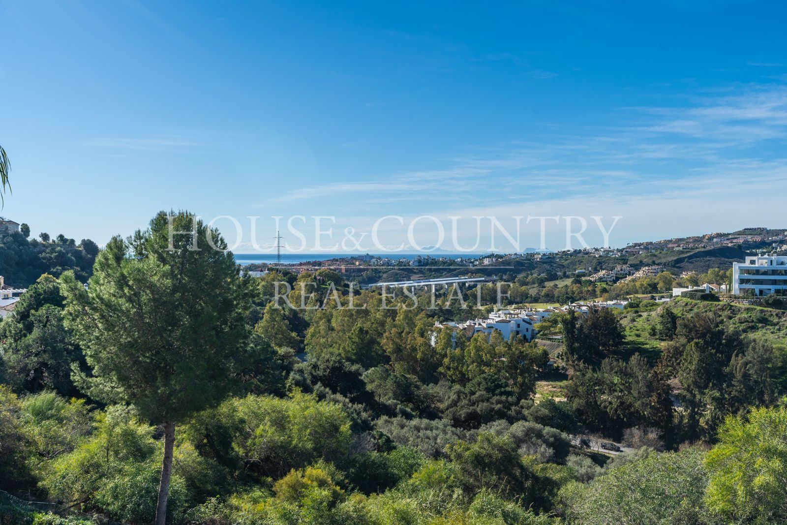 Apartment in Puerto del Almendro, Benahavis