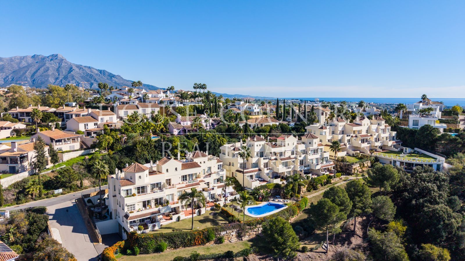 Apartment in Puerto del Almendro, Benahavis