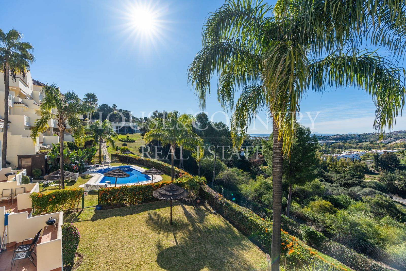 Apartment in Puerto del Almendro, Benahavis