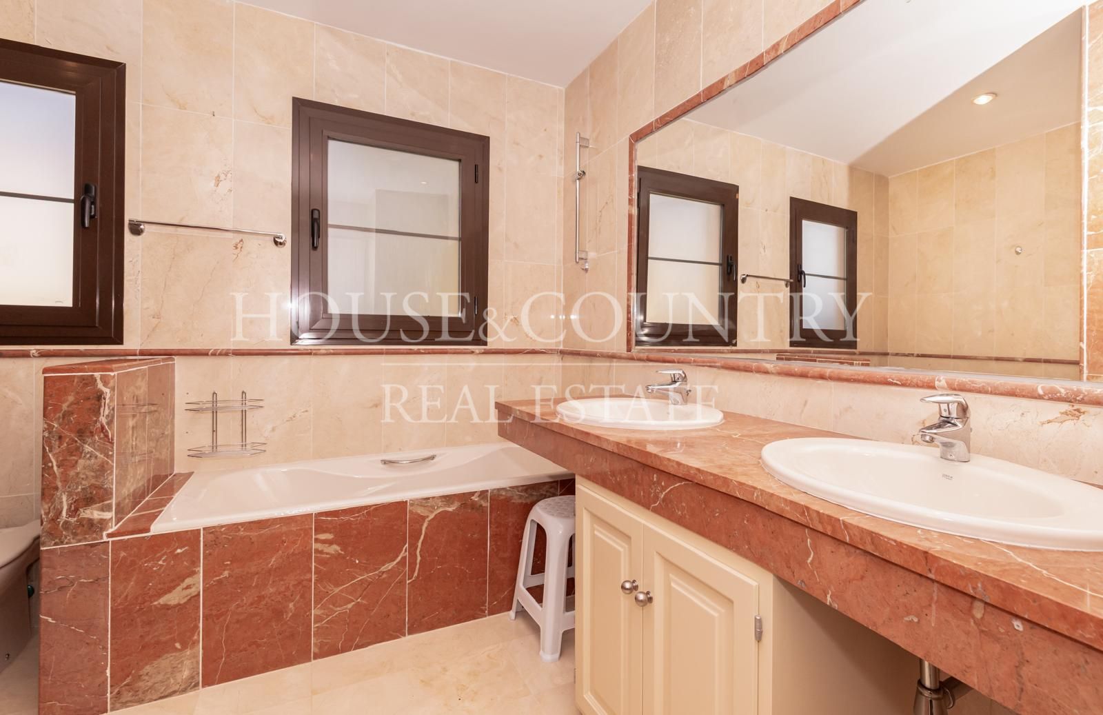 Apartamento en Hacienda del Sol, Estepona