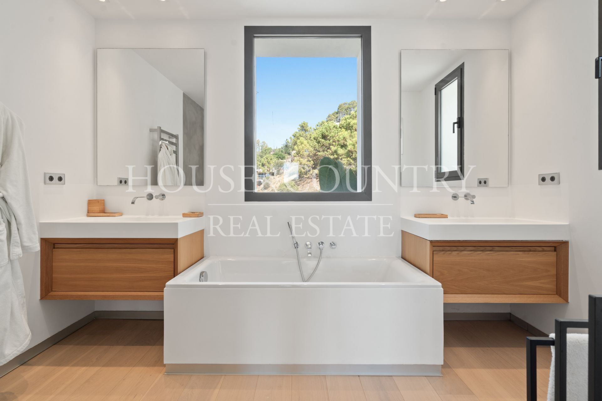 Villa en El Madroñal, Benahavis