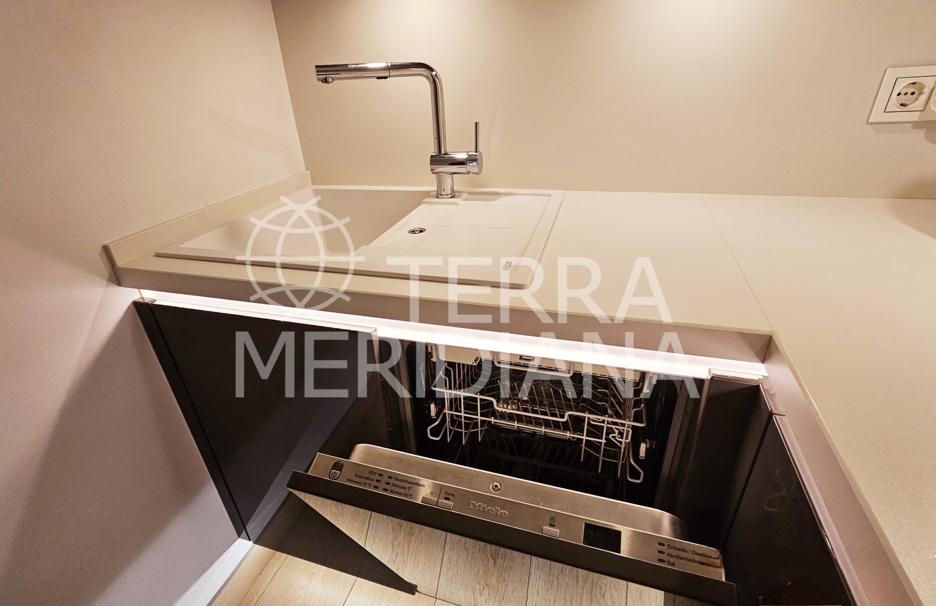 Commercial Premises in Marbella - Puerto Banus, Marbella