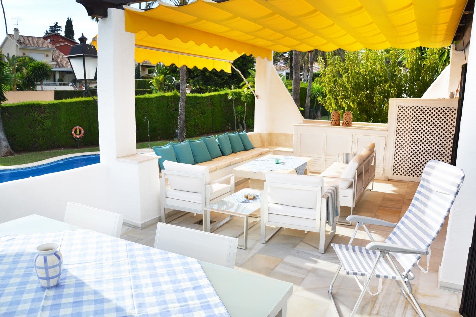 Spacious and modern holiday rental apartment in Nueva Andalucia