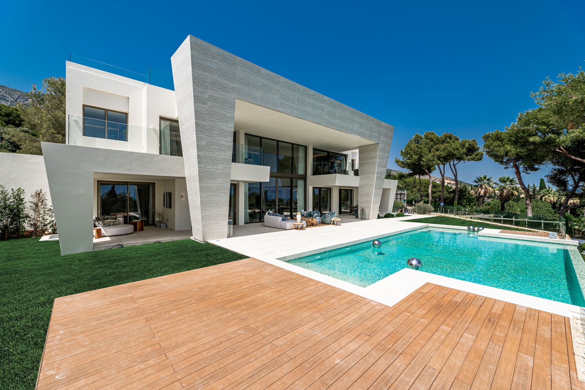 Stunning contemporary villa with sea views