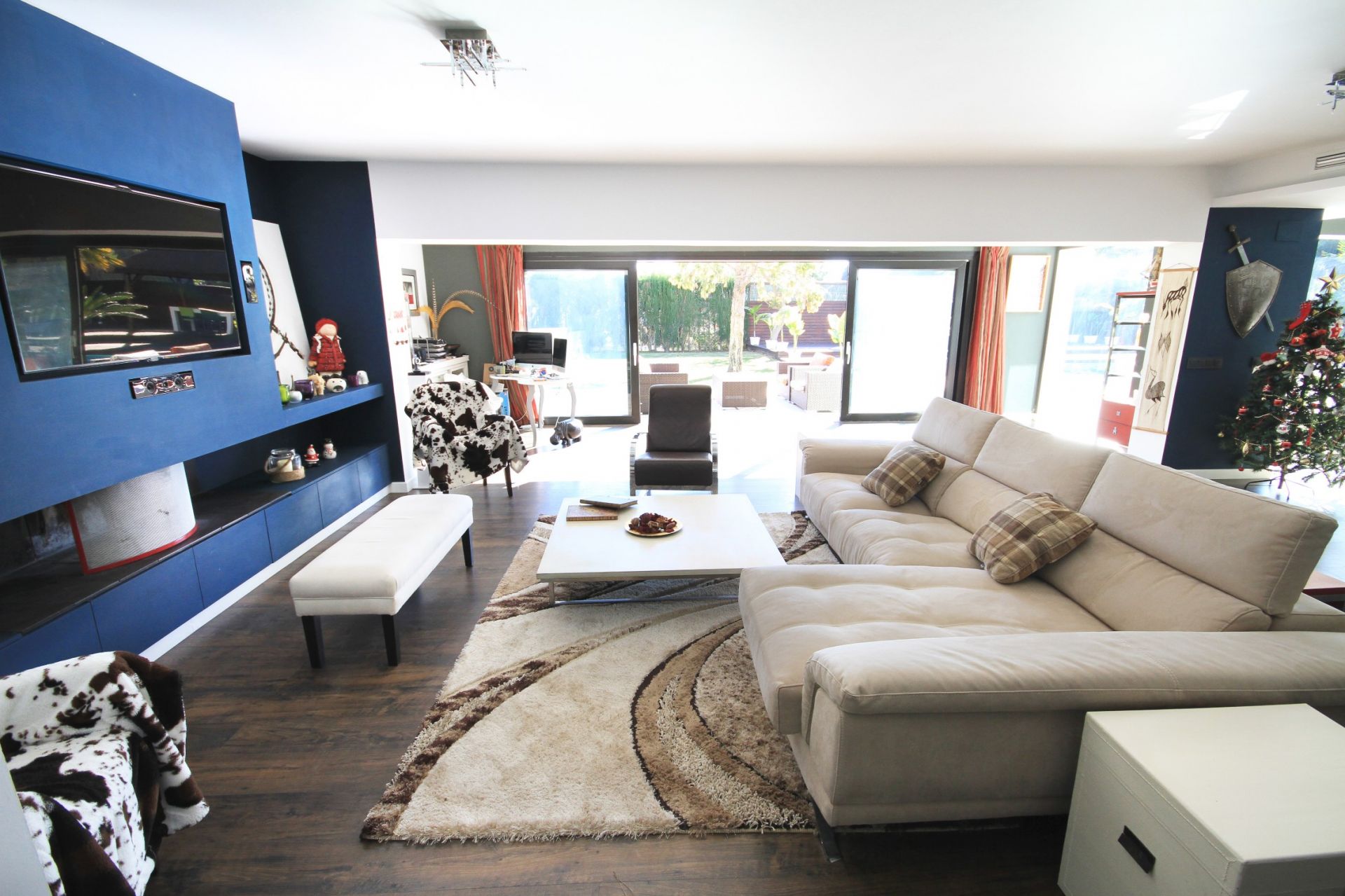 Modern beachside villa for sale in Casasola