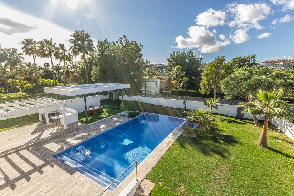 Modern villa for sale in Aloha, Nueva Andalucia