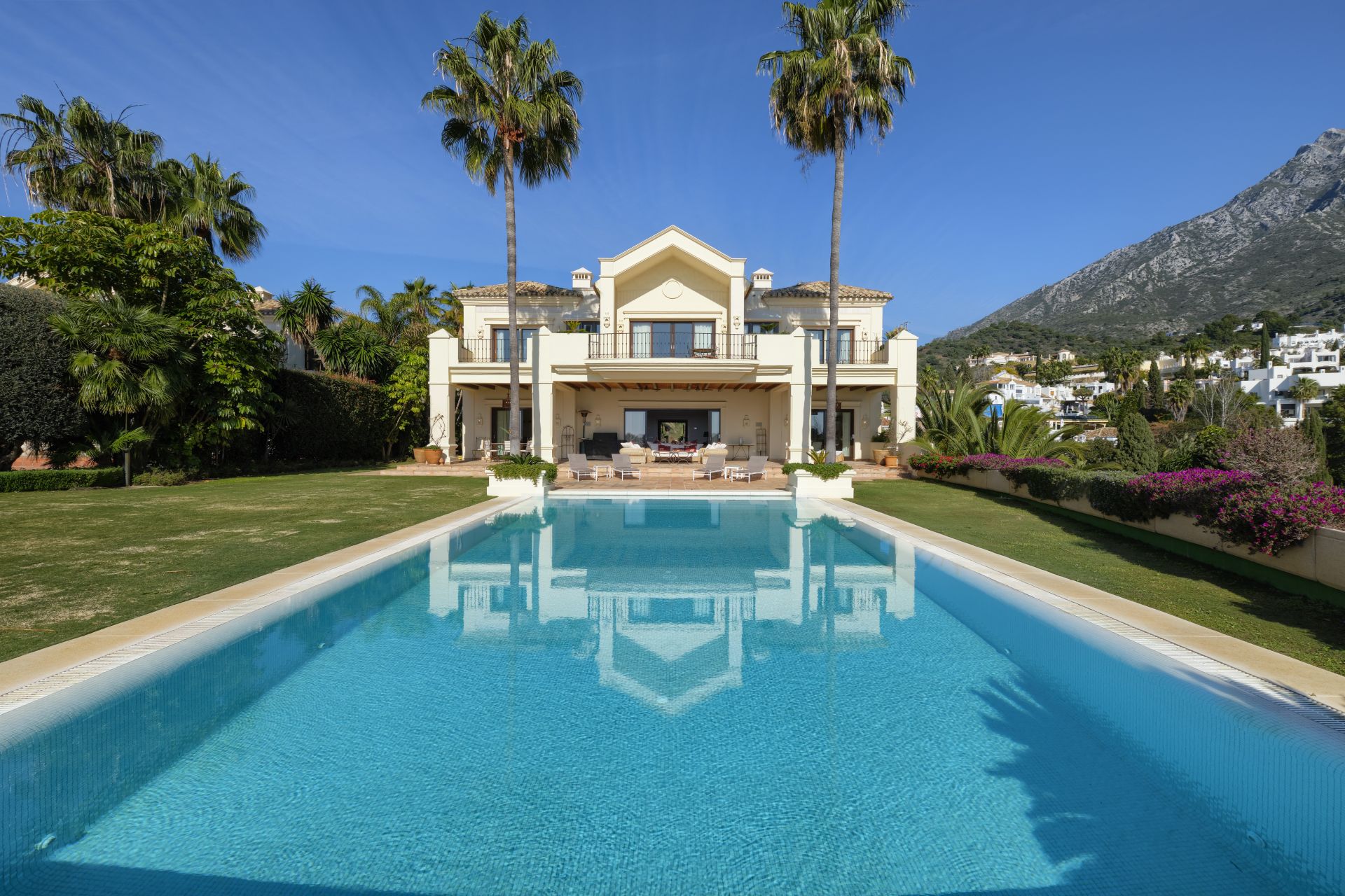 Villa  in Marbella Hill Club, Marbella Golden Mile, Marbella
