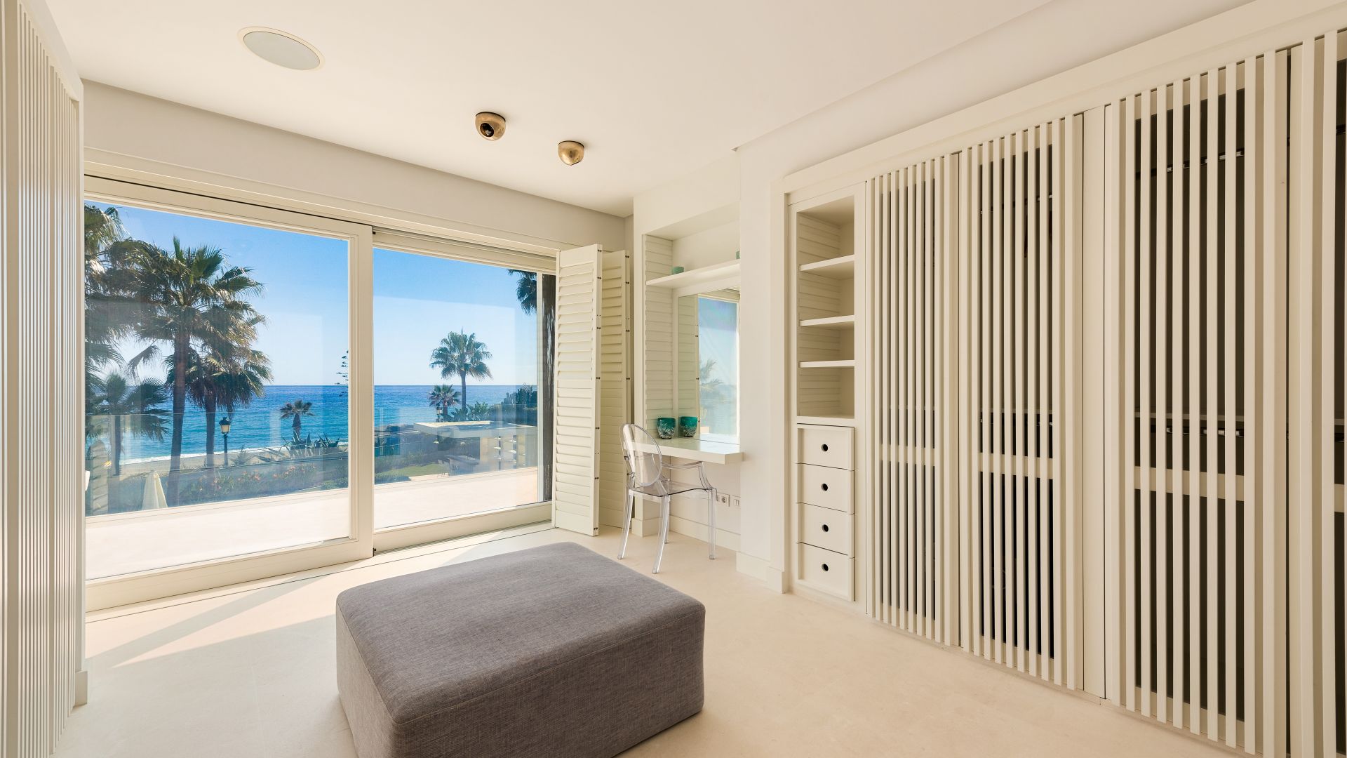 Amazing villa frontline beach in the best area of Marbella