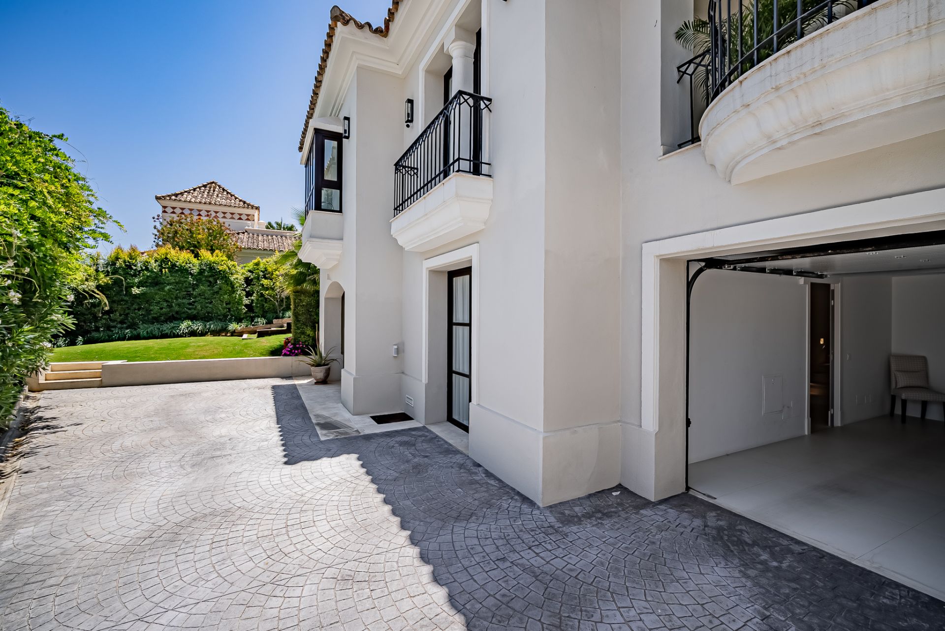 Villa  in Las Brisas, Nueva Andalucia, Marbella
