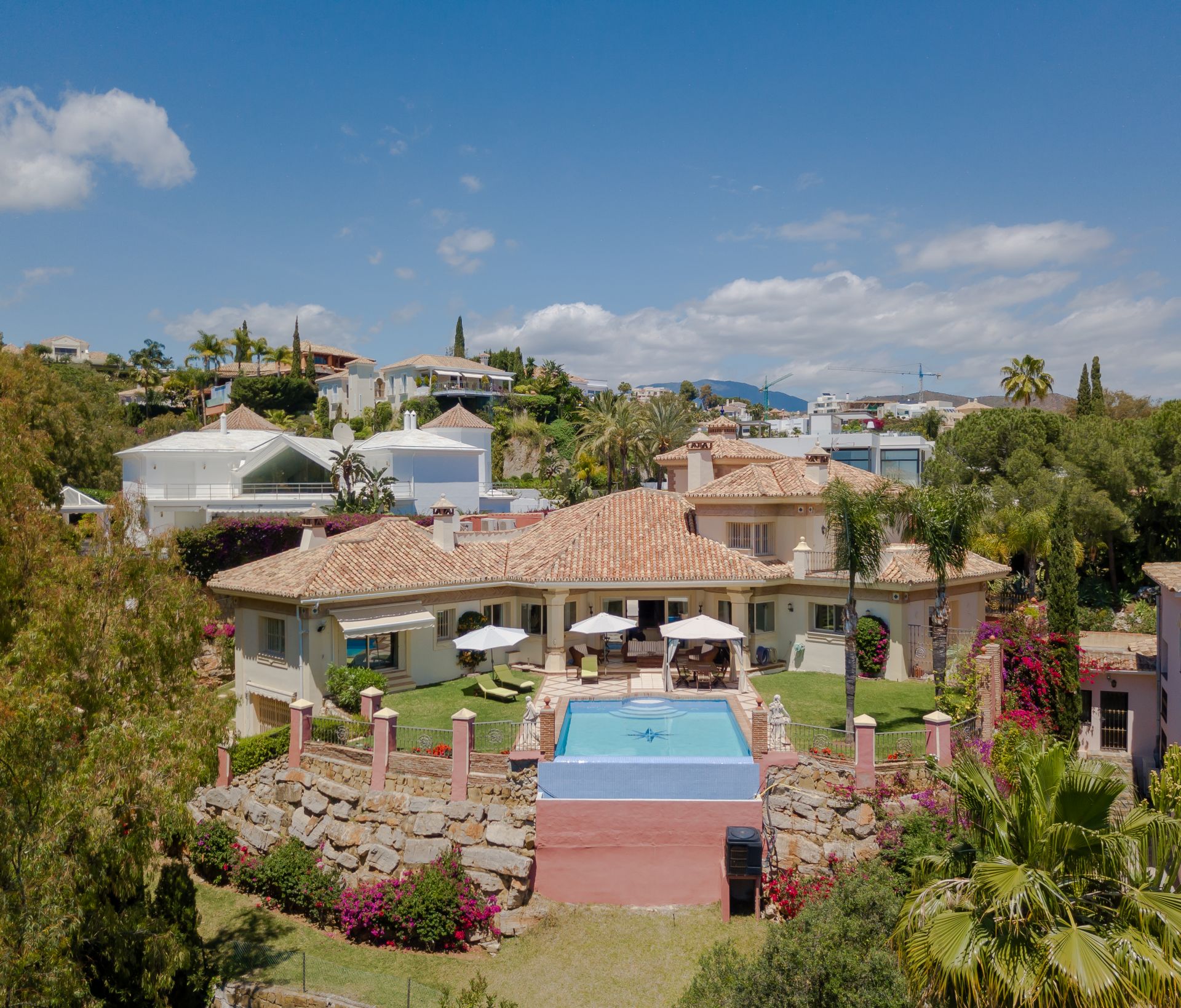 Villa  in El Herrojo, Benahavis