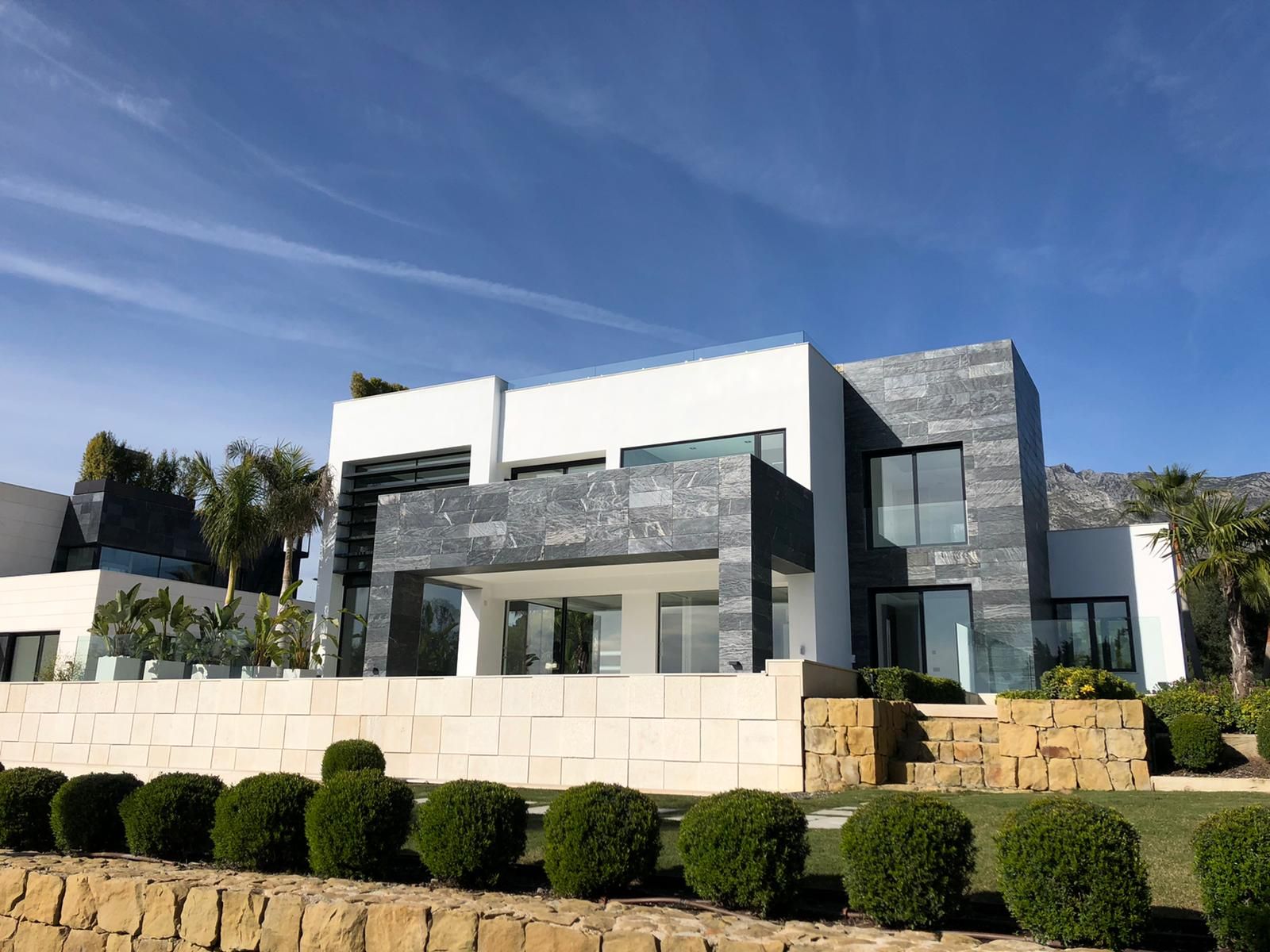 New villa in Altos de Puente Romano