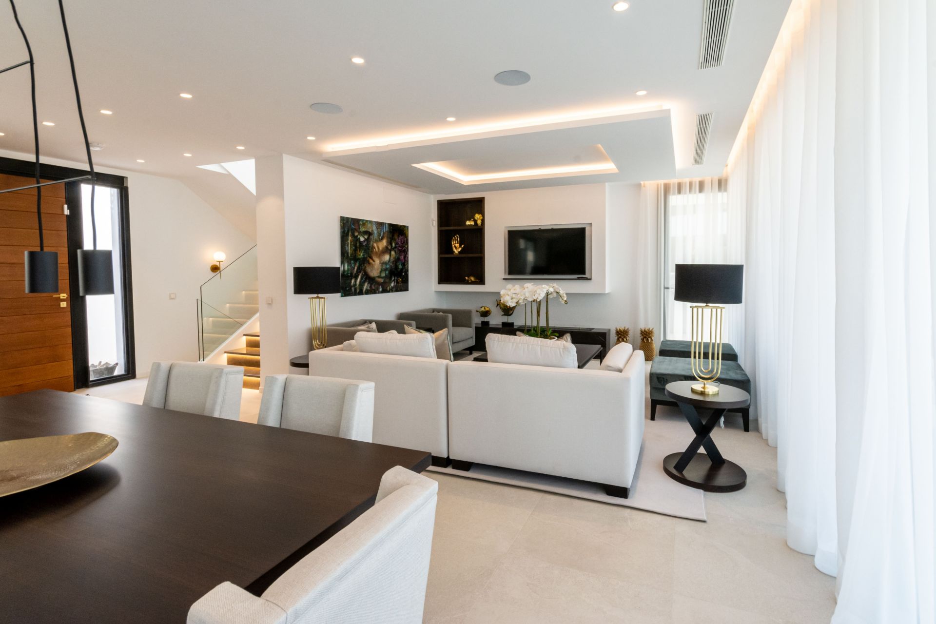 Modern villa with sea views in Nueva Andalucia