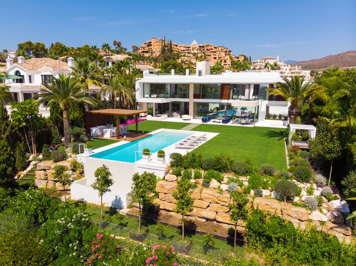 Villa for rent in La Cerquilla, Nueva Andalucia, Marbella