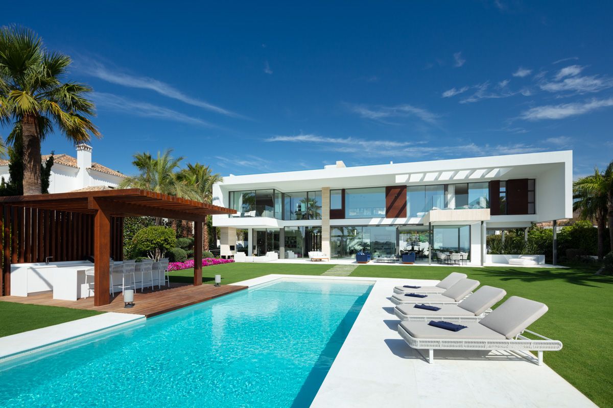 Villa for rent in La Cerquilla, Nueva Andalucia, Marbella