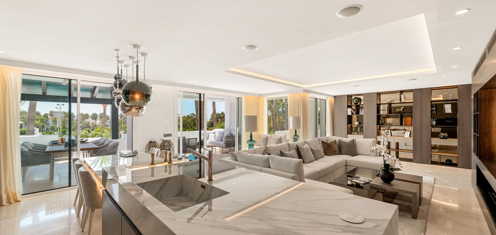 Luxurious Puente Romano apartment with views of the tennis courts and gardens