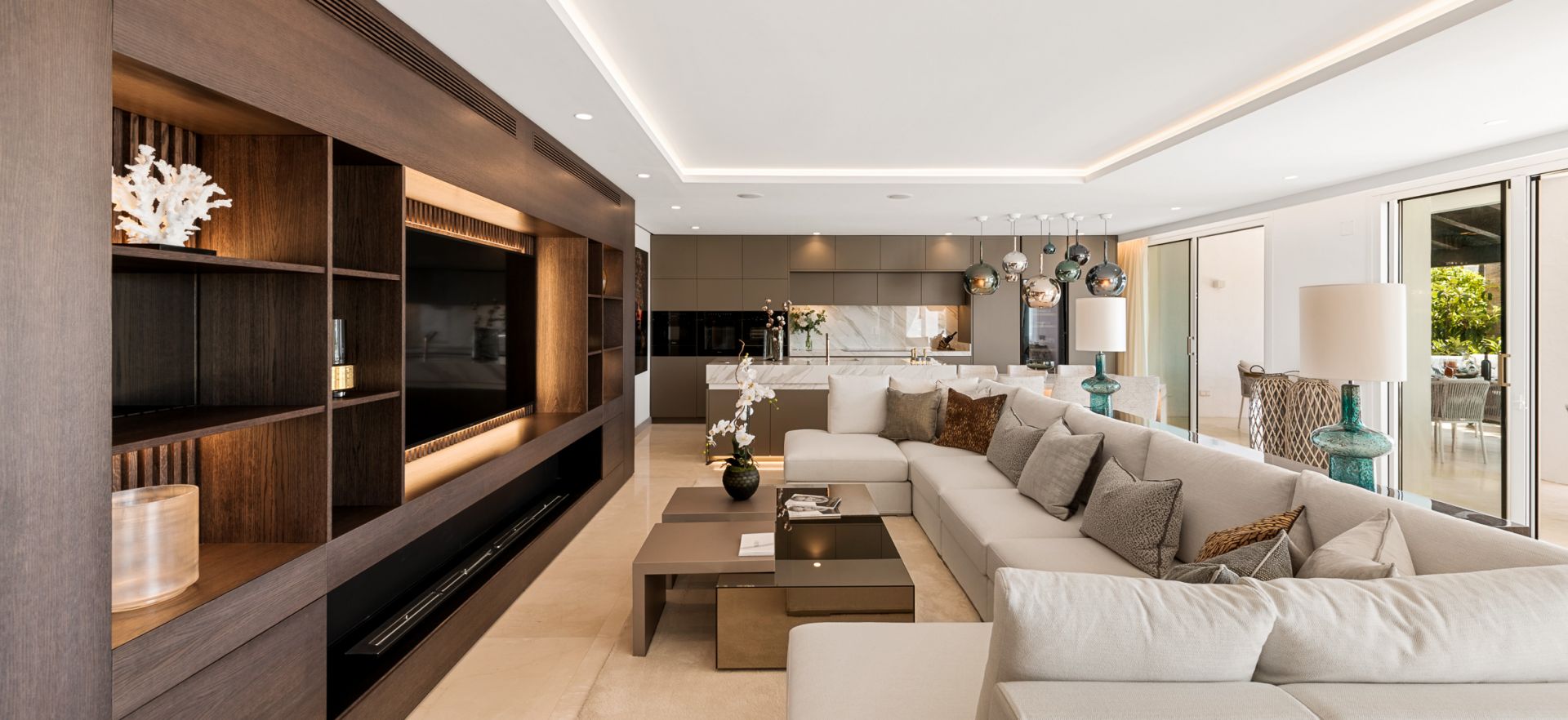 Luxurious Puente Romano apartment with views of the tennis courts and gardens