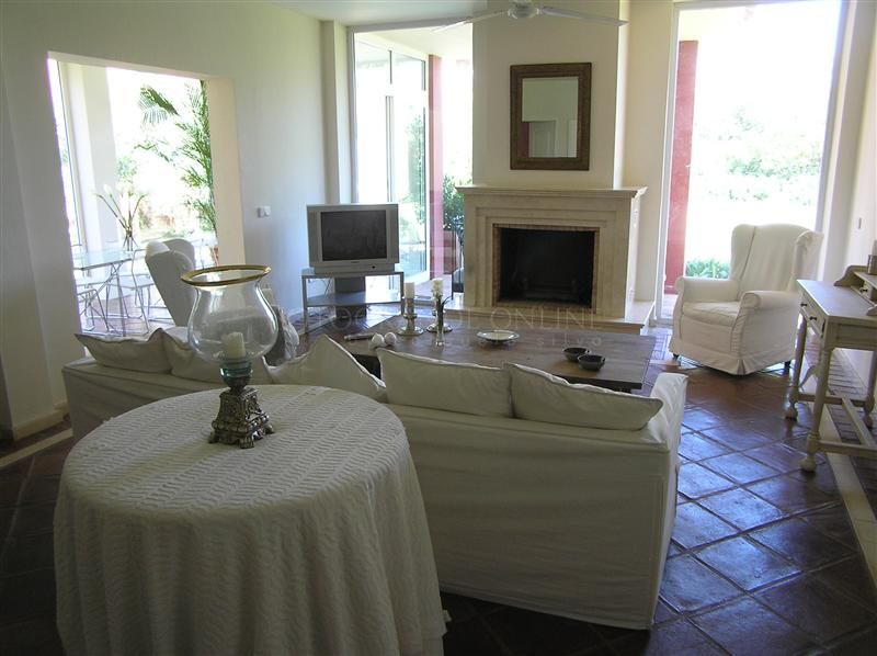 Sotogrande Costa, lovely Villa built on one level with separate guest accommodation