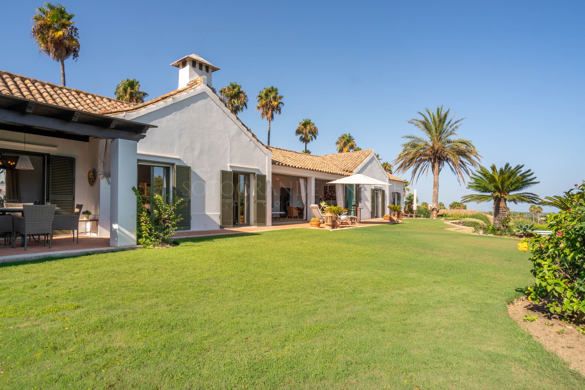 Andalusian villa with spectacular sea views in Sotogrande Alto