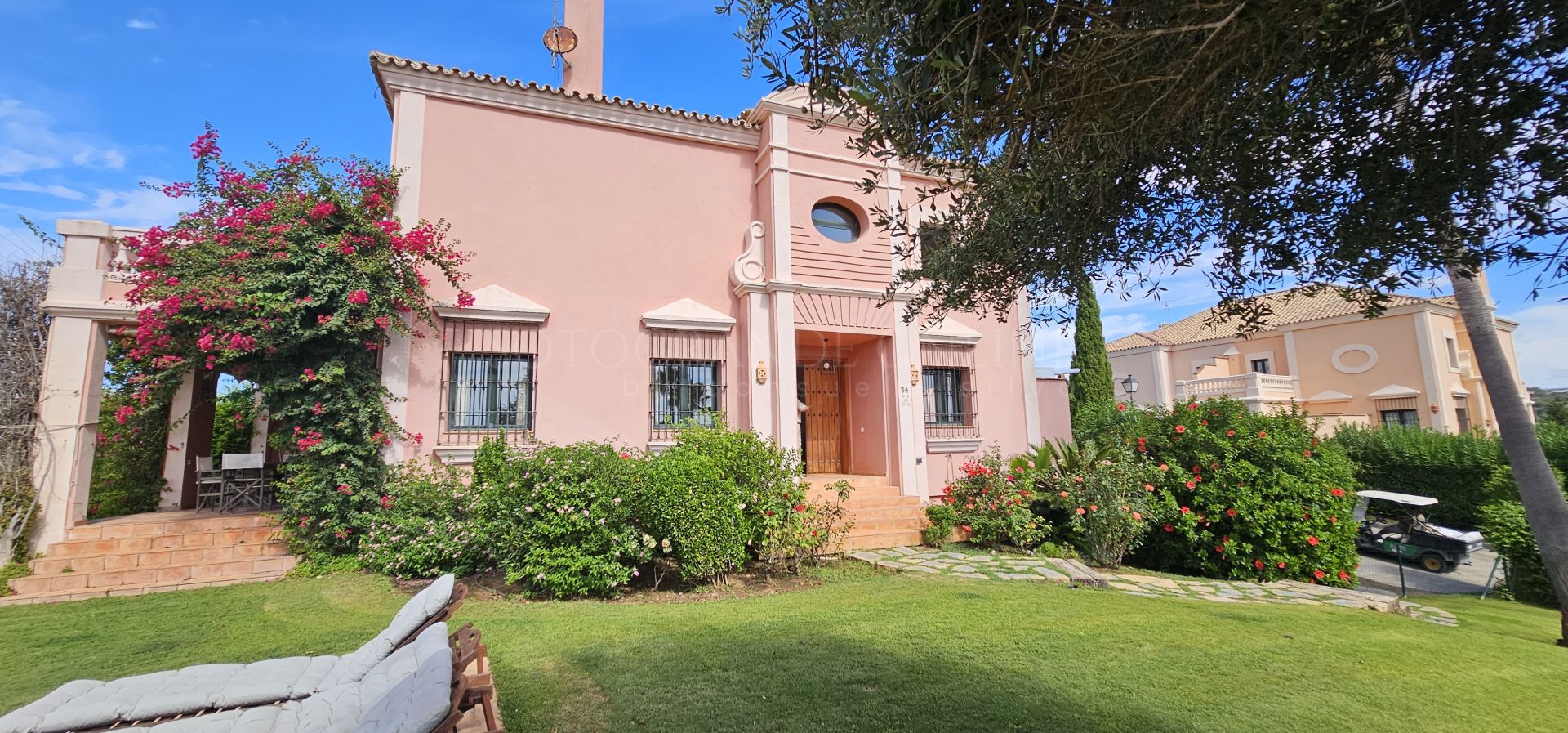 Exceptional semi-detached house with panoramic views, located in Sotogolf