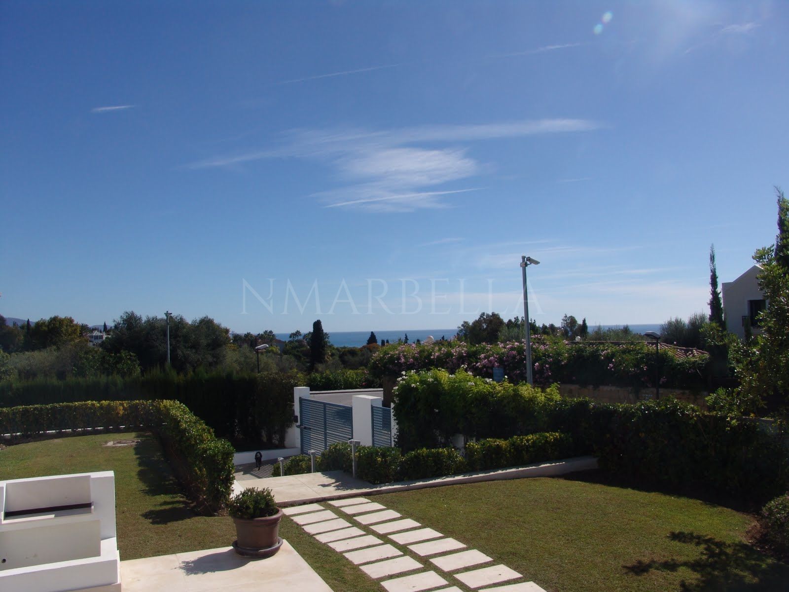 Villa en venta en Altos de Puente Romano, Milla de Oro, Marbella