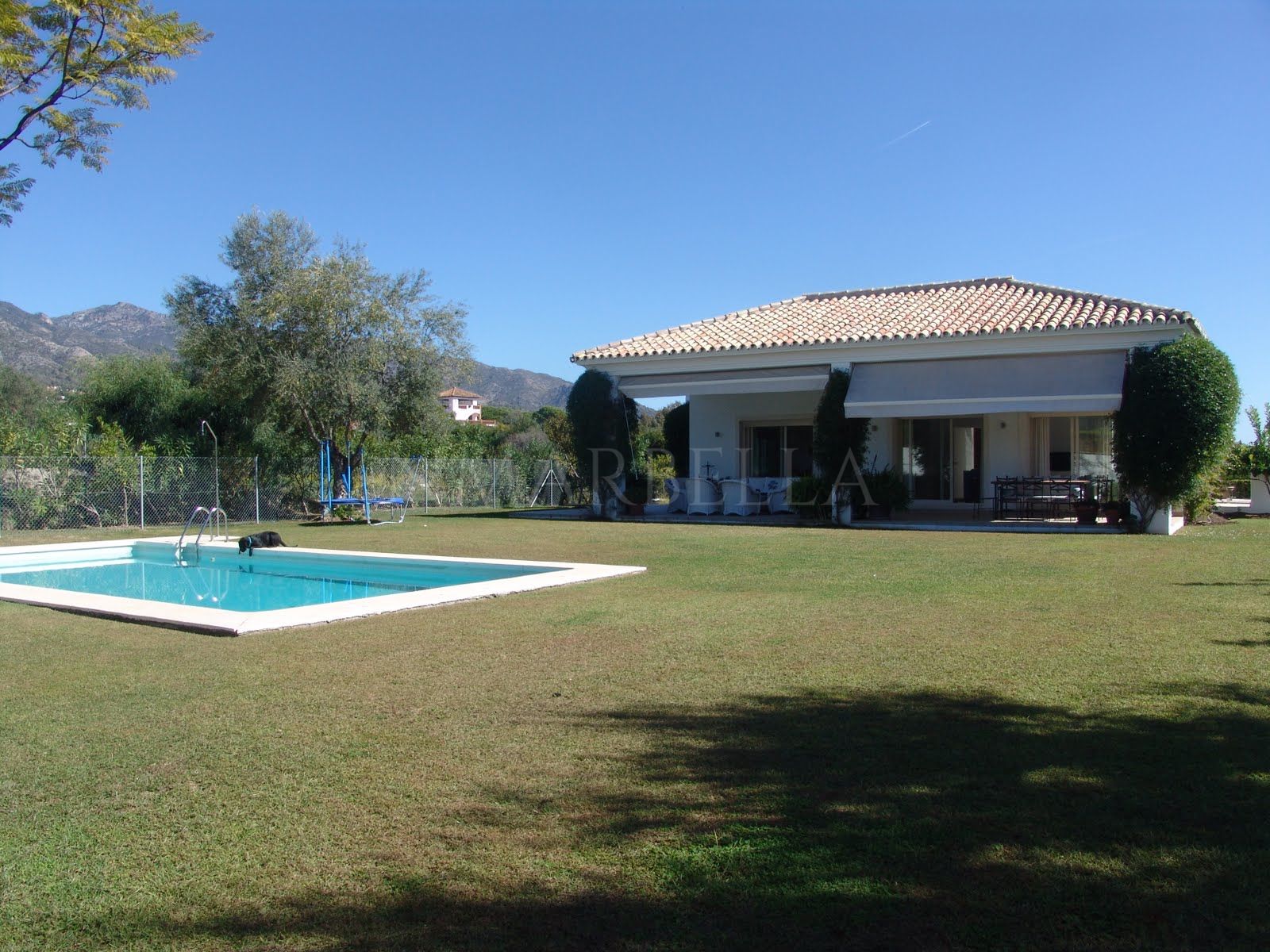 Villa for sale in Altos de Puente Romano, Golden Mile, Marbella
