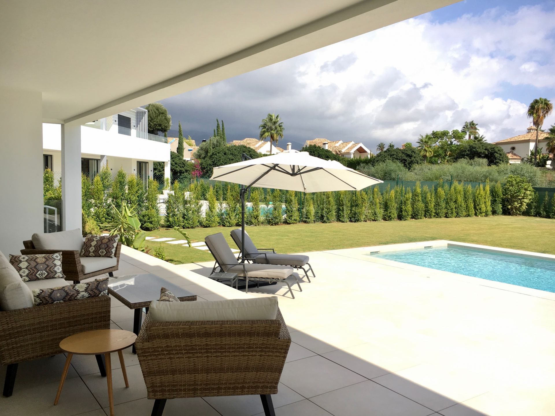 Villa nueva moderna en venta el Las Lomas de Marbella Club