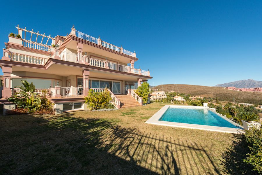Villa with panoramic sea views for sale in Los Flamingos, Benahavis