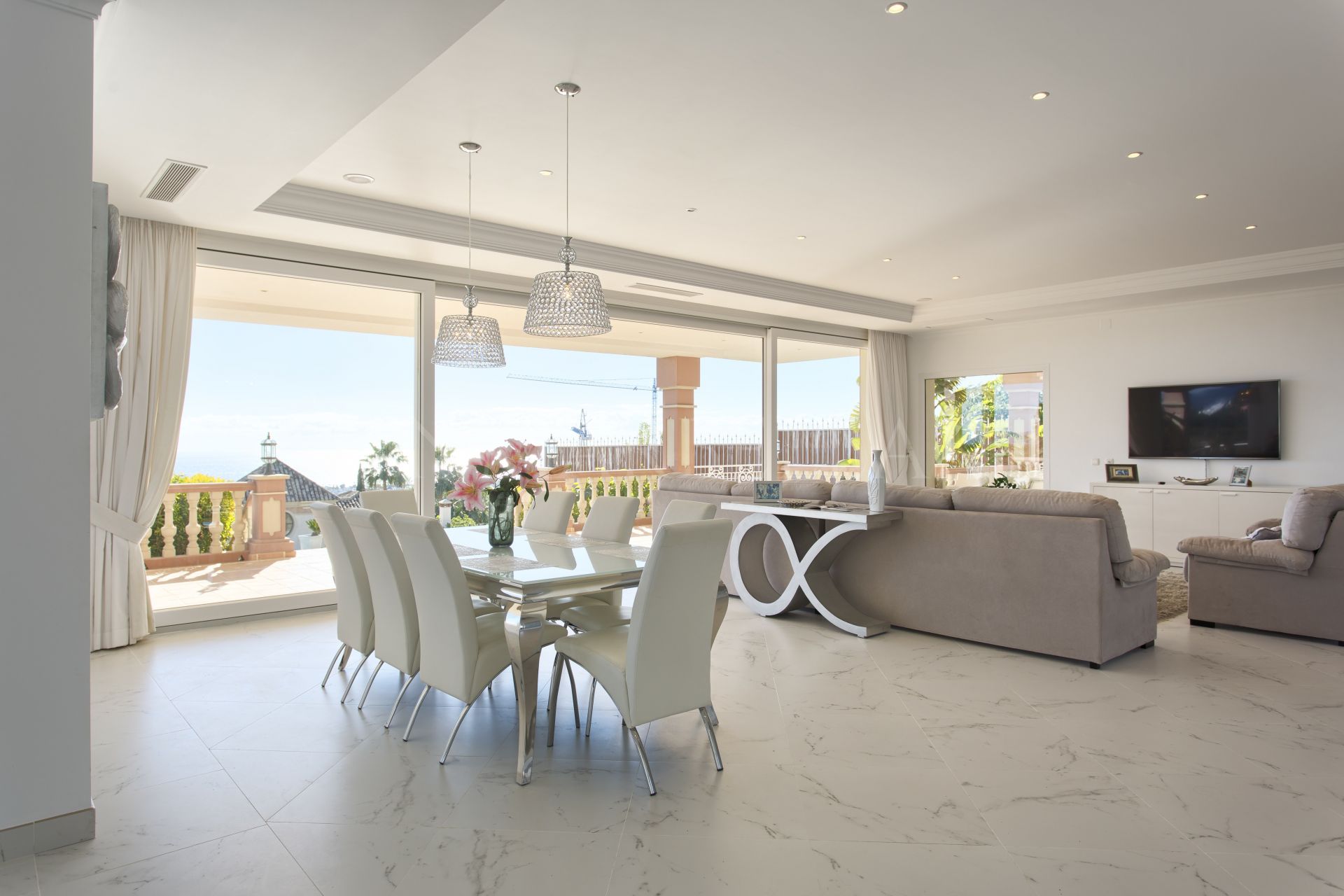 Villa with panoramic sea views for sale in Los Flamingos, Benahavis