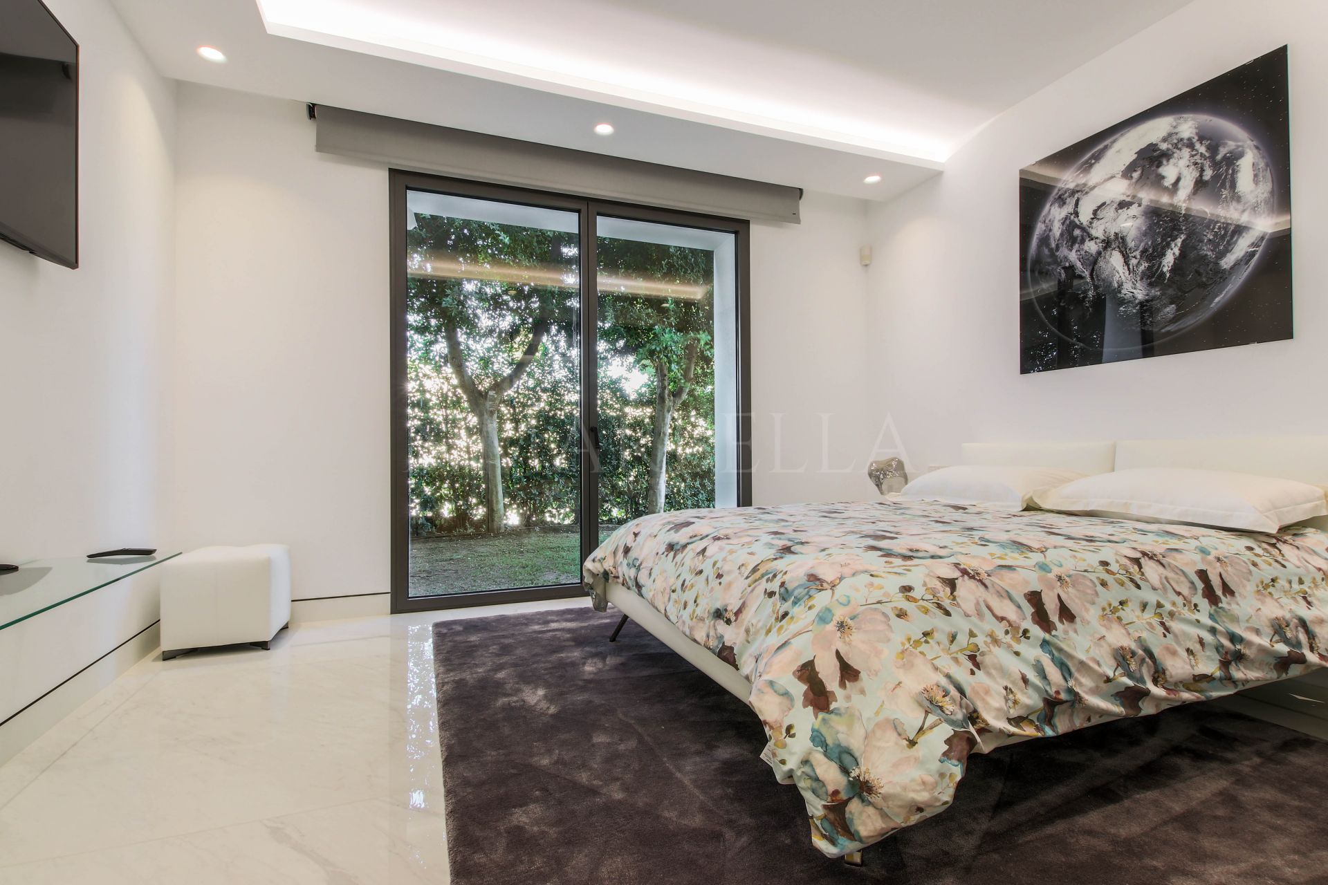 Ground floor 4 bedroom apartment for sale in Emare, New Golden Mile, Estepona