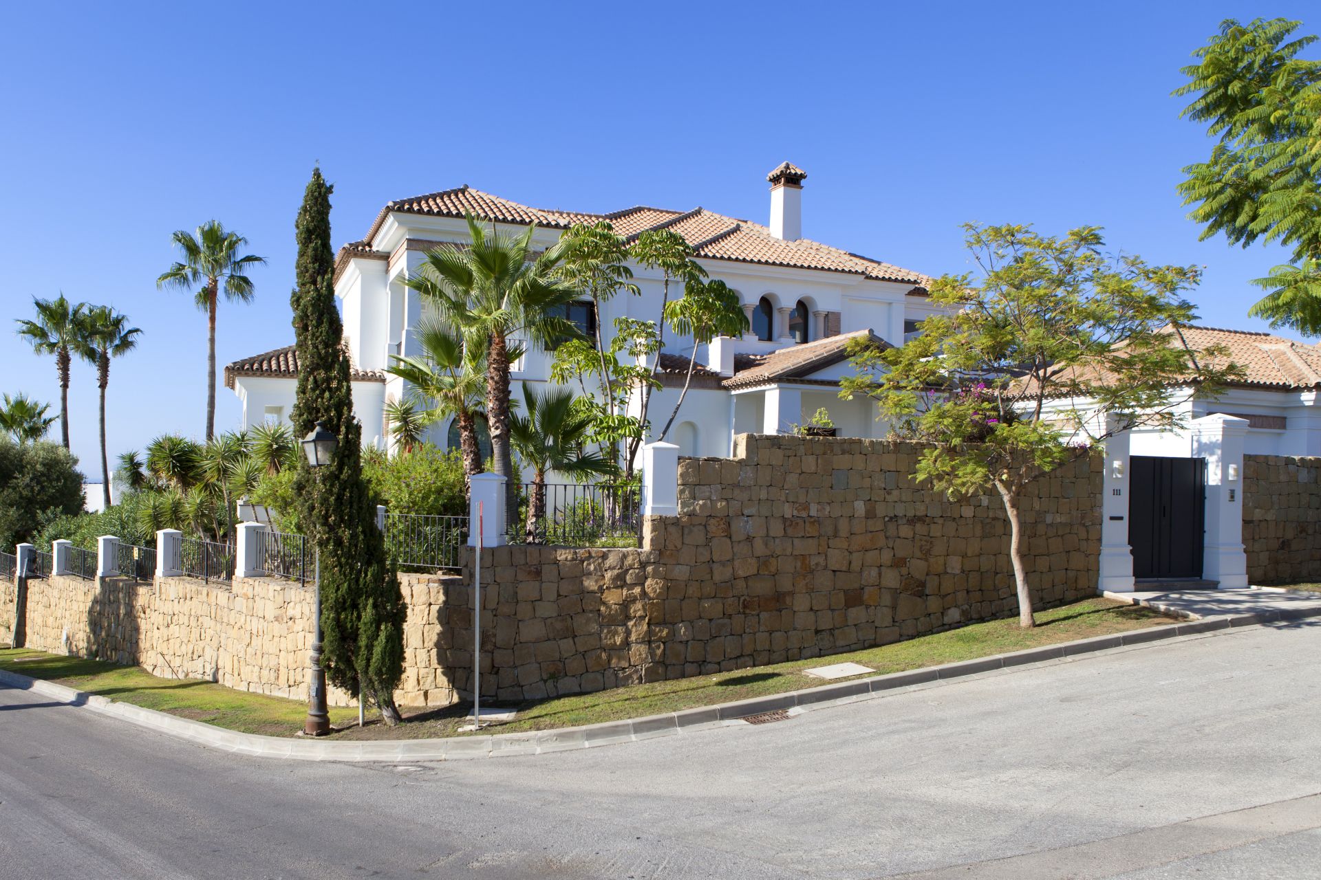 Modern villa for sale in Los Flamingos