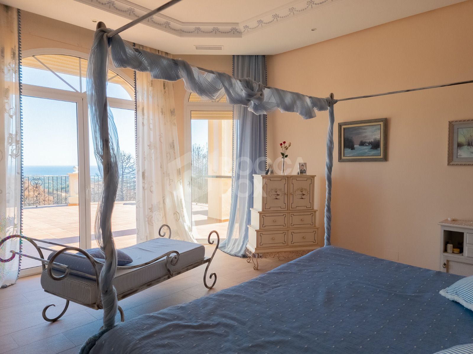 Country estate for sale in Estepona