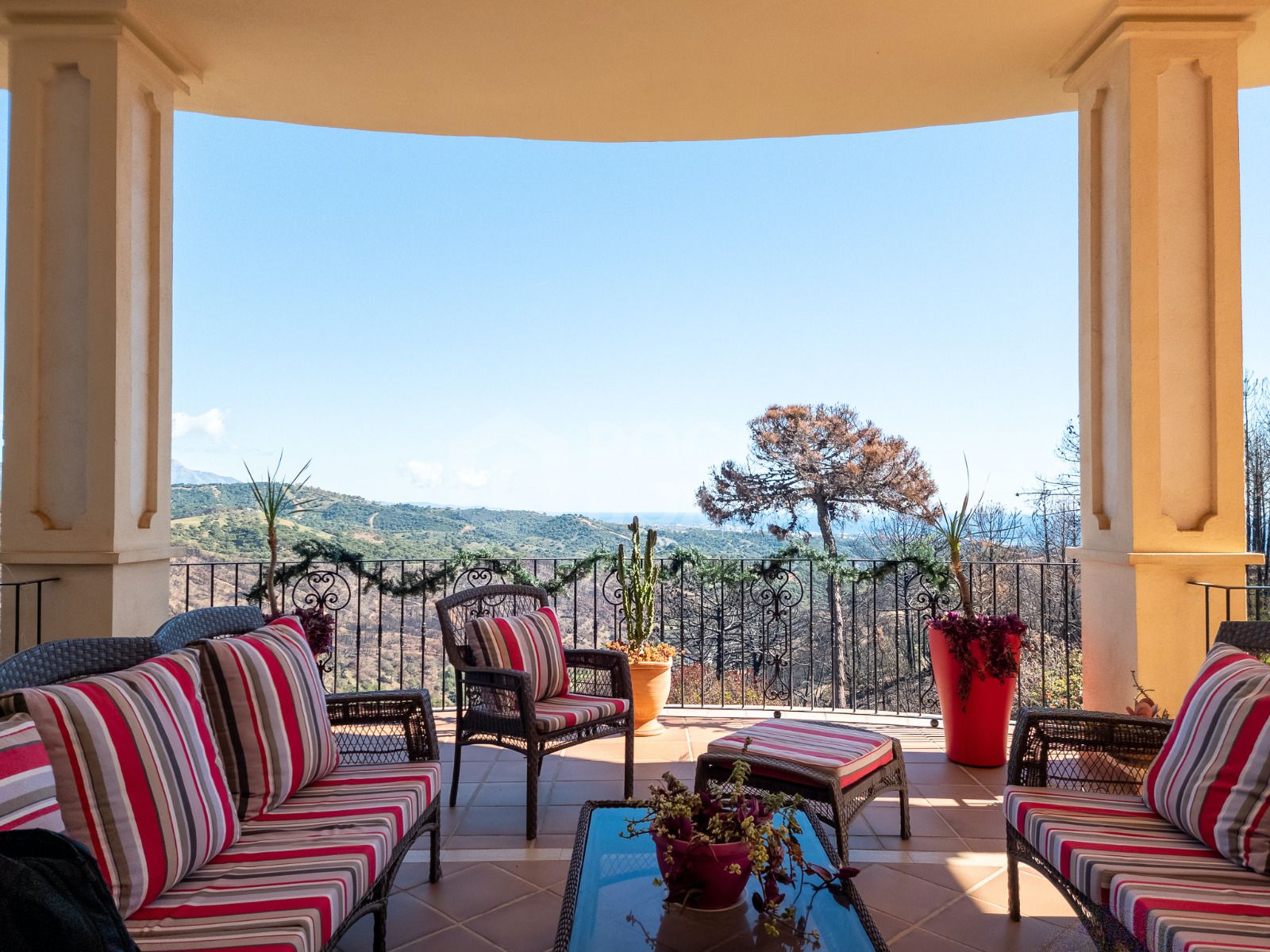 Country estate for sale in Estepona